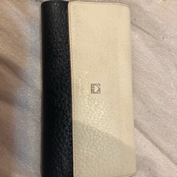 Kate Spade ivory and black wallet - Picture 1 of 3
